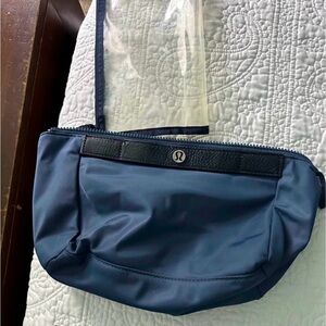 Lululemon make-up bag blue
